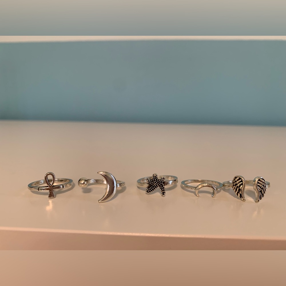 Set of 5 rings / approx size 7/8